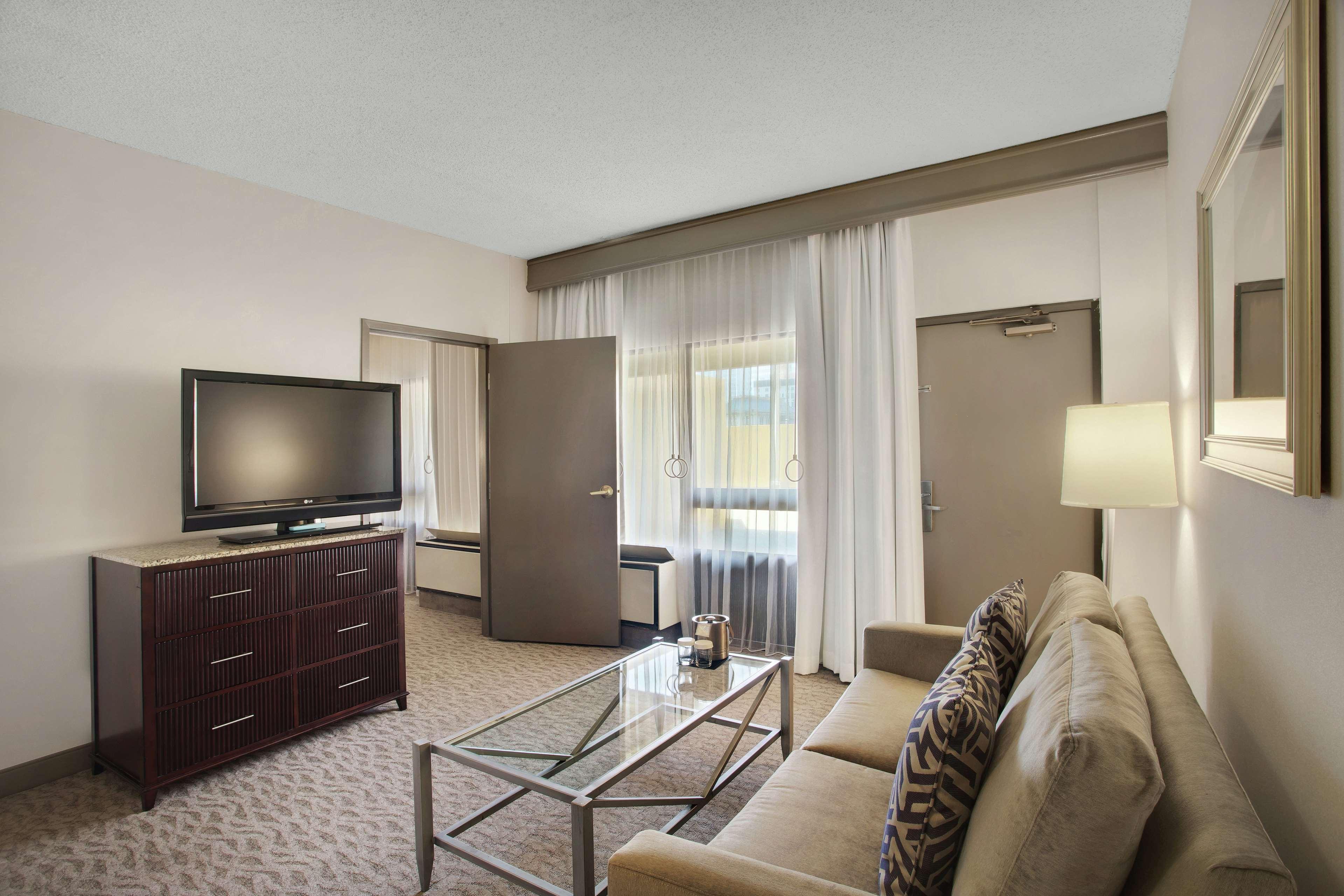 Doubletree By Hilton Little Rock Hotel Ngoại thất bức ảnh