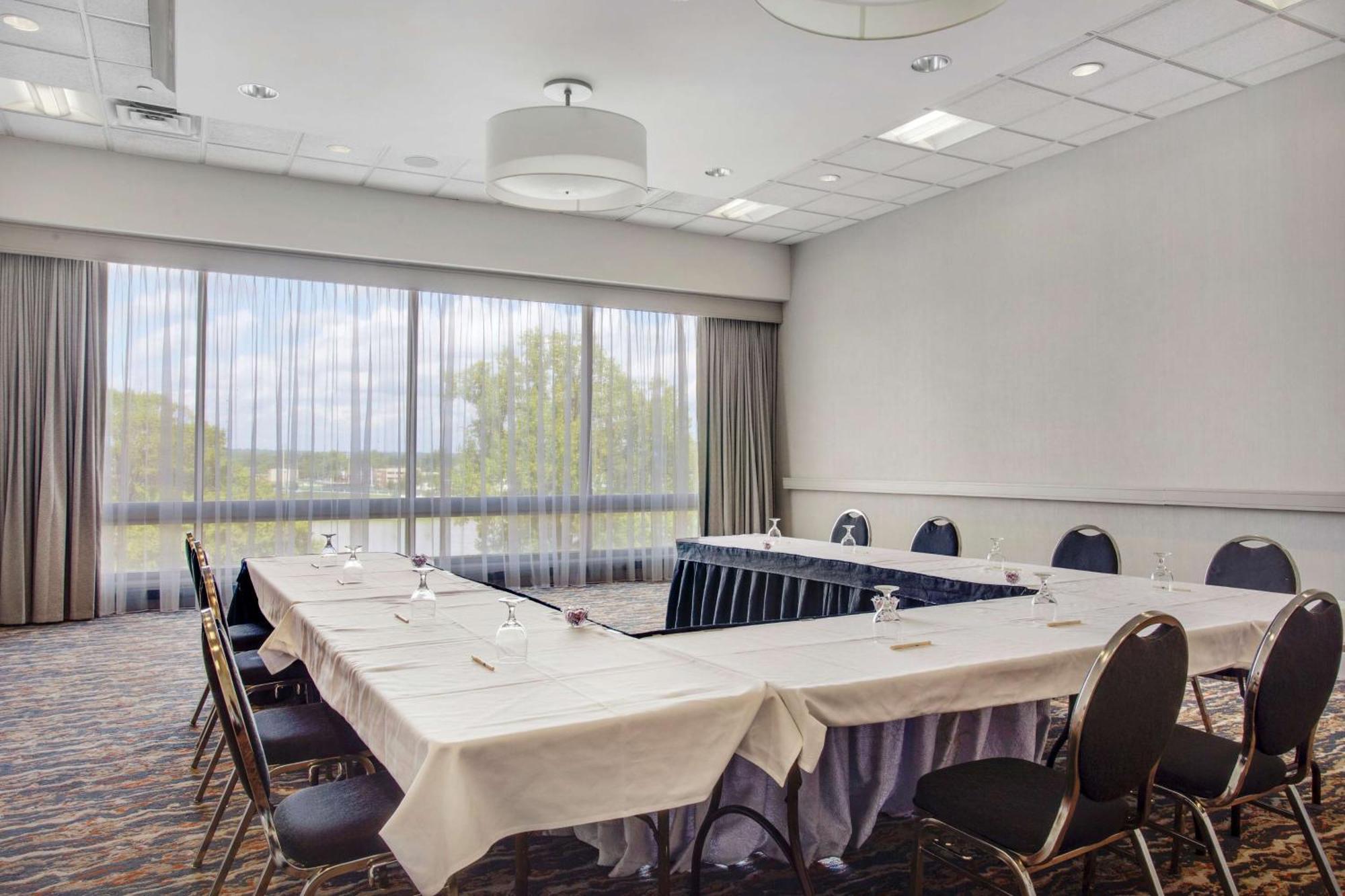 Doubletree By Hilton Little Rock Hotel Ngoại thất bức ảnh