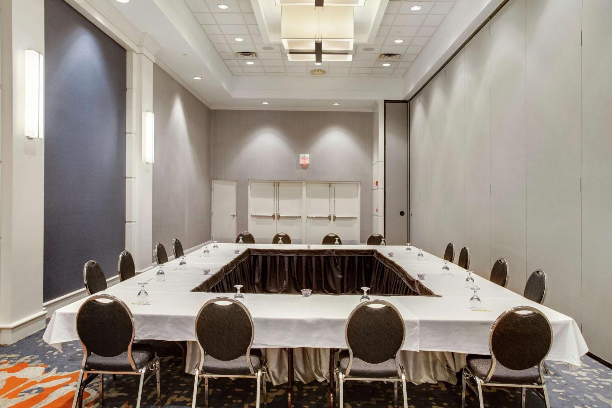 Doubletree By Hilton Little Rock Hotel Ngoại thất bức ảnh